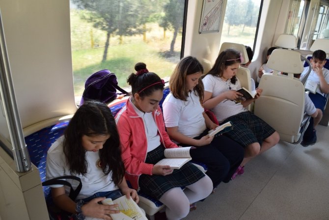 İzmir'de öğrencilere 5 TL'lik yolculuk