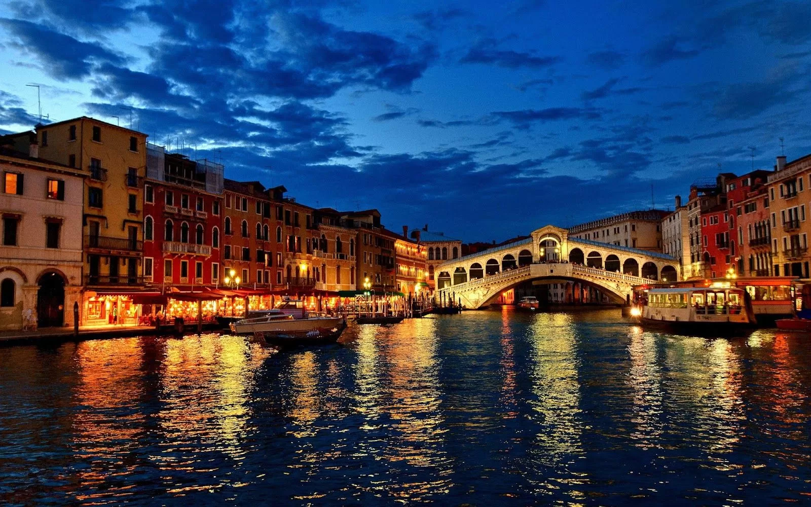Turist akınının düzenlenmesi amacıyla Venedik yeni önlemler alıyor.