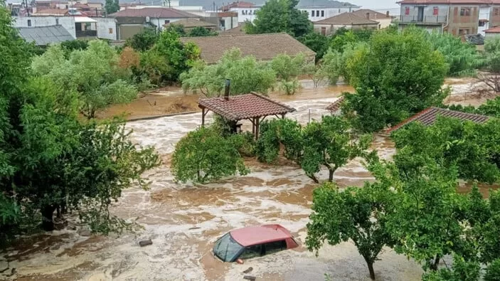 Yunanistan'da sel felaketi sebebiyle Avusturyalı çift kayboldu.